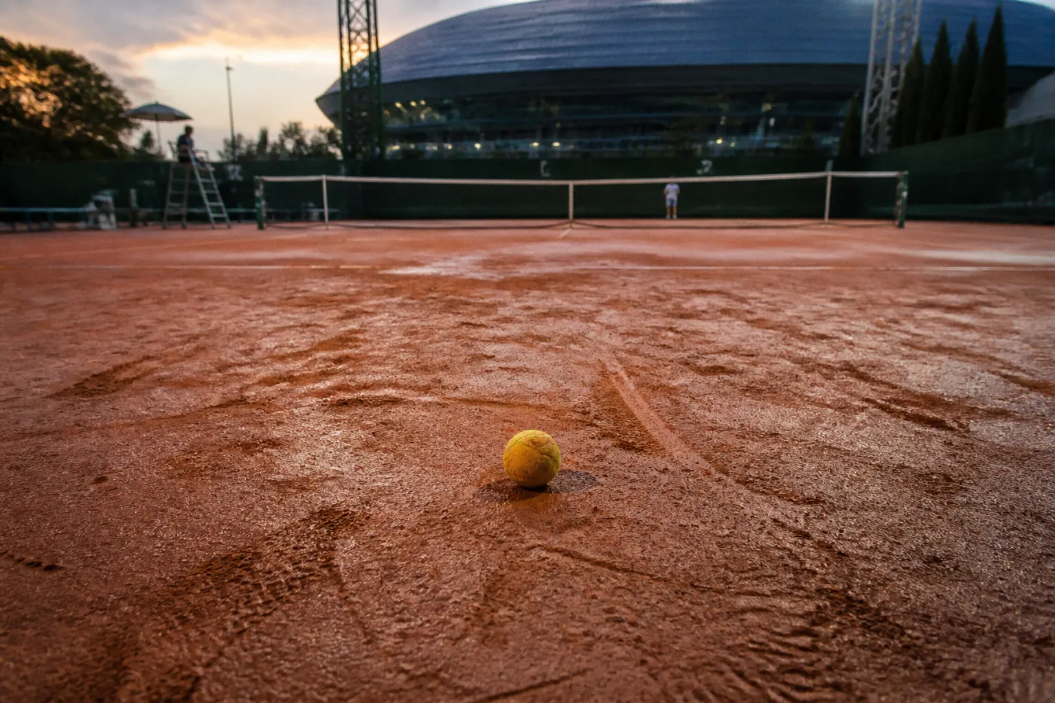 The mental cost of chasing a dominant tennis rival