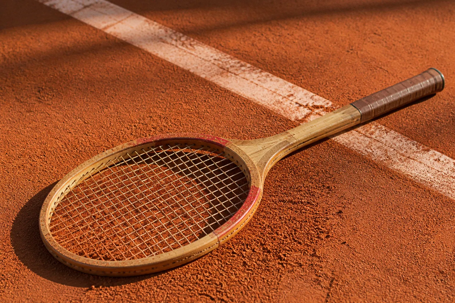 Wooden rackets as training tools for modern swing timing